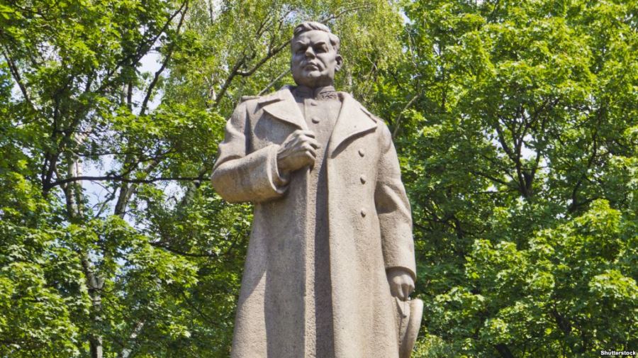 UKRAINE la statue du général Nikolaï 6597AC40-A62E-4C51-85D0-6FCF3F62B10A_cx0_cy3_cw0_w1023_r1_s