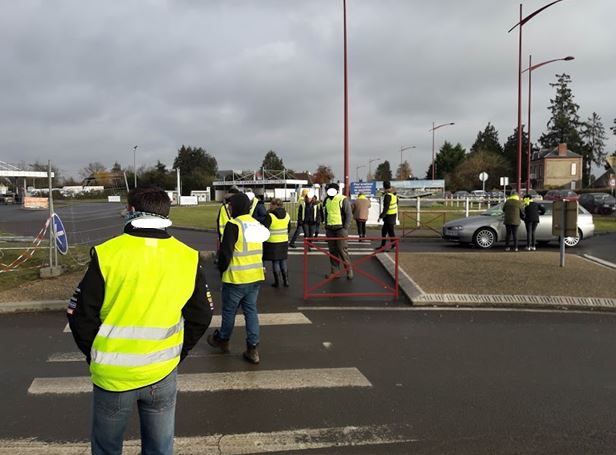Gilets-jaunes-traversée-piétons-ldv