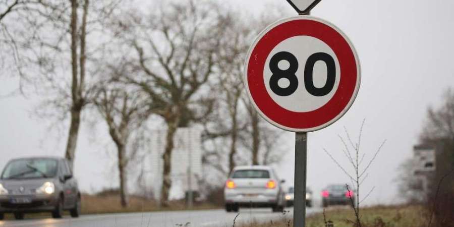 la-vitesse-sera-limitee-a-80-km-h-sur-les-routes-secondaires-depourvues-de-separateur-central