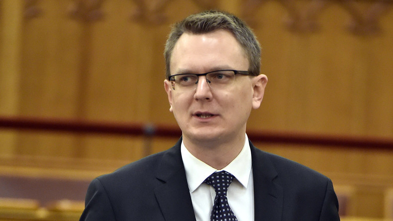 PRCktkqTURBXy9jY2Y0Bence Rétvári ODc1OTM5ZjM2MjJiYTA2MDE0NjFiOGI2NDNjMS5qcGVnkpUDAFbNCb7NBXqTBc0DFM0BvA