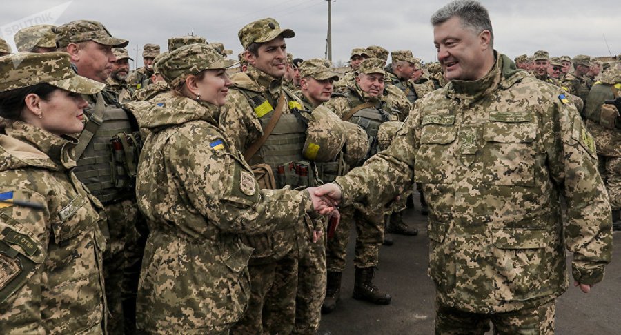 UKRAINE L'armée ukrainienne, une des «plus efficaces» en Europe, selon Porochenko 1032210601