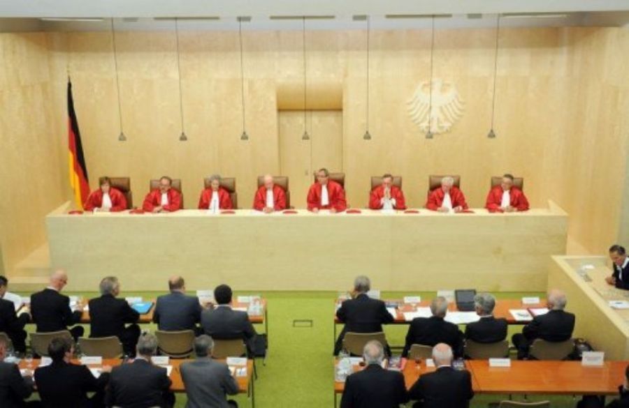 allemagne juges 324415-les-juges-de-la-cour-constitutionnelle-allemande-le-7-septembre-2011-a-karlsruhe