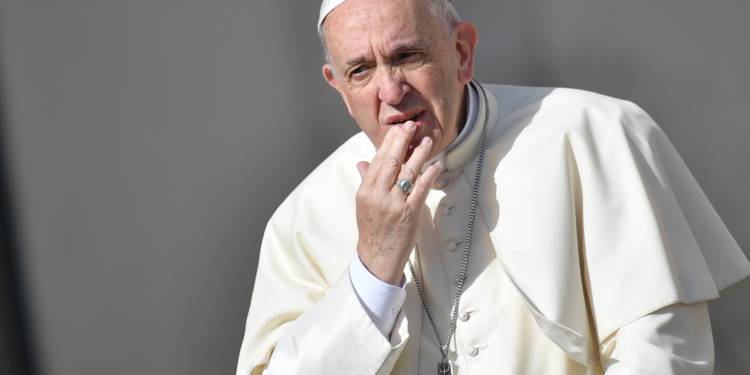 Pape François le-pape-francois-va-rencontrer-des-victimes-dun-pretre-chilien-pedophile-1284800