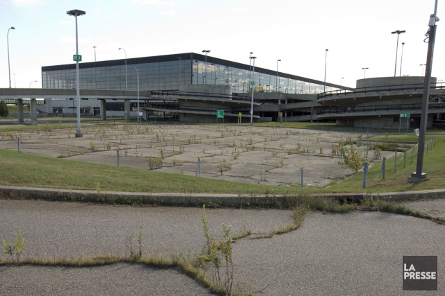 AEROPORT 848565-desertee-depuis-decennie-aerogare-mirabel