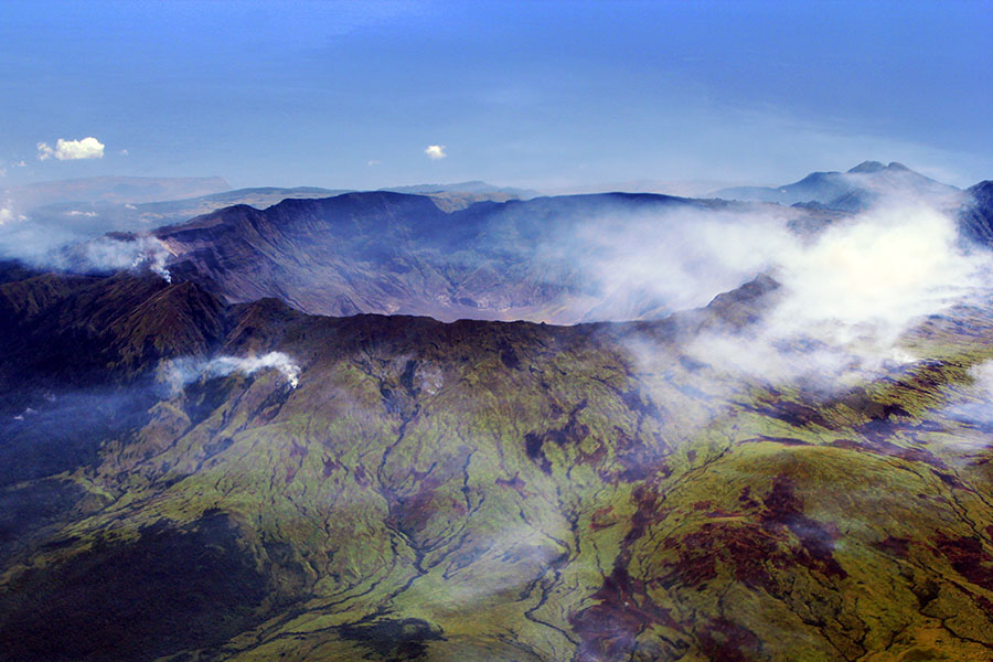 Caldera_Mt_Tambora_Sumbawa_Indonesia