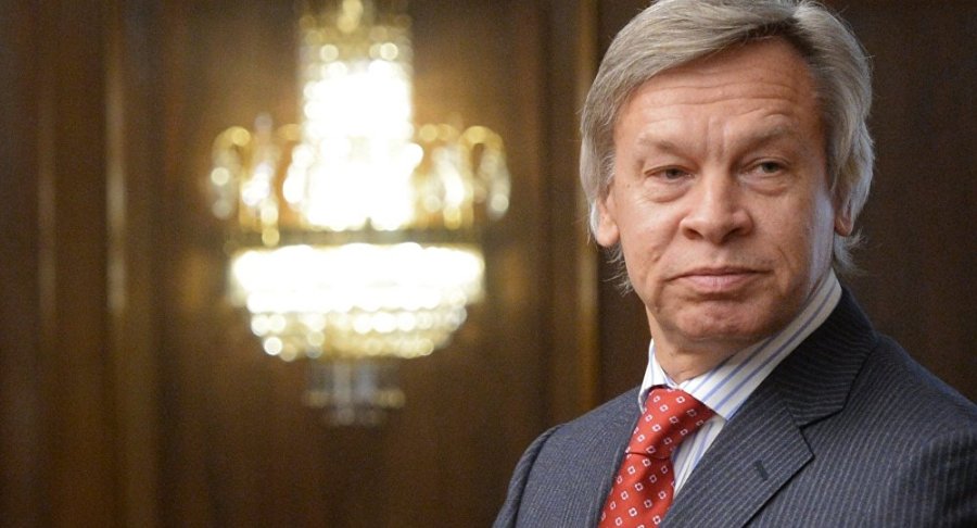 RUSSIE Alekseï Konstantinovitch Pouchkov, né le 10 août 1954 à Pékin, est un journaliste, politologue, historien et député russe qui est actuellement président de la commission des Affaires étrangères à la VIᵉ Douma1035966668