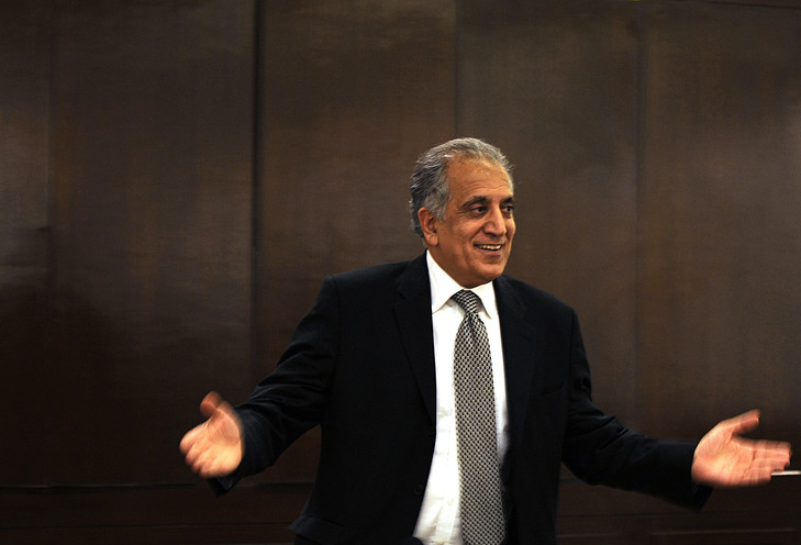 USA AFGANISTAN Naturalise-americain-1984-Zalmay-Khalilzad-integre-officiellement-secretariat-dEtat-affaires-etrangeresRonald-Reagan-travaillant-planification-laide-combattants-afghans_0_729_496