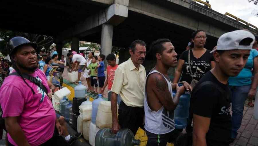 venezuela 5161d829830f8bfd40dbec3afaafa6be-venezuela-au-troisieme-jour-de-panne-juan-guaido-reclame-l-etat-d-urgence