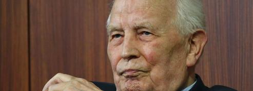 Former President of the German federal reserve (Deutsche Bundesbank) Hans Tietmeyer pauses during an open day of the Bundesbank in Frankfurt