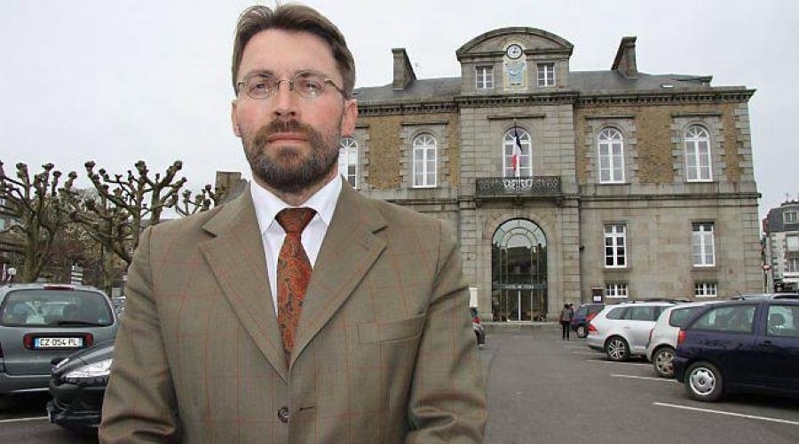 FRANCE avranches-la-surprise-sappelle-david-nicolas