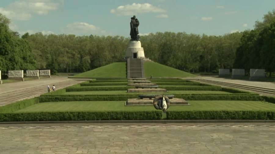 TREPTOWER 796899378-treptower-park-memorial-sovietique-lieu-commemoratif-statue