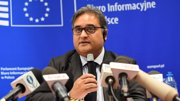 UE Claude-Moraes-1920-2