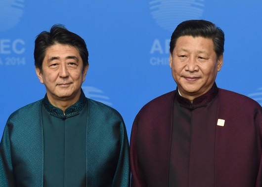 CHINE JAPON Shinzo Abe, et le président chinois, Xi Jinping 000_DV1906072-530x379
