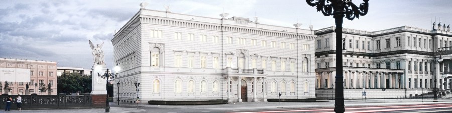 Kommandantenhaus - bureau de représentation de la Fondation Bertelsmann, Unter den Linden, Berlin,02-udl-gebaeude-abenddaemmerung-3200x800_stage_gt_1200_grid
