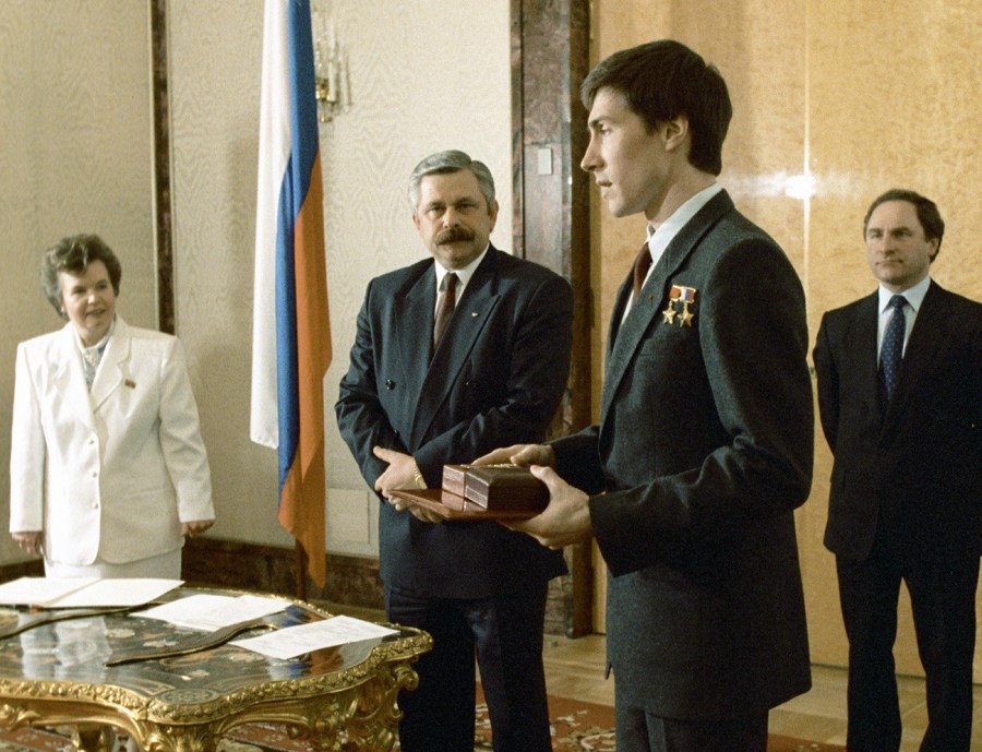 RUSSIE Sergueï Krikalev 5cebae3d15e9f94c56793362