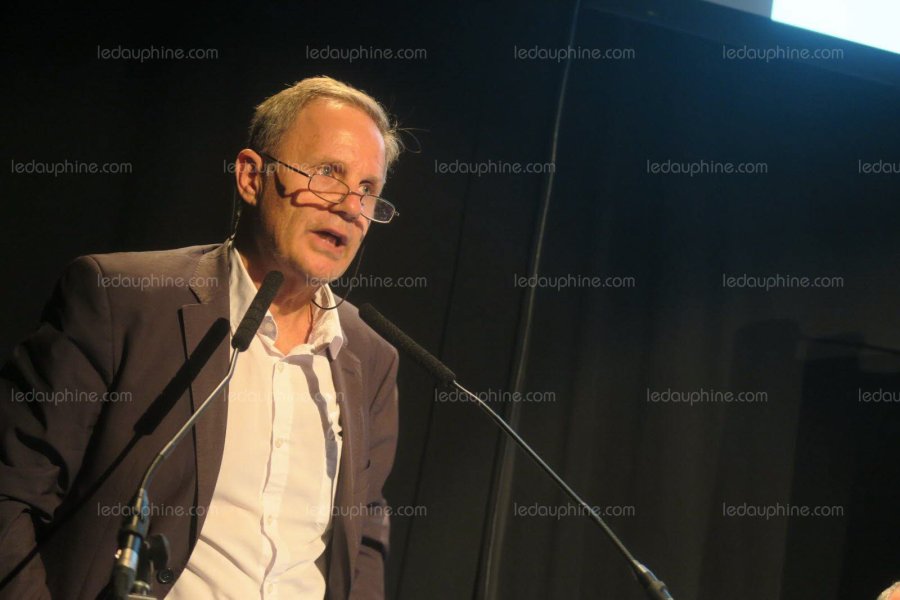 france le-specialiste-d-histoire-politique-jean-garrigues-invite-au-congres-des-maires-des-hautes-alpes-a-tenu-une-conference-sur-l-histoire-de-la-commune-et-son-avenir-1538209597