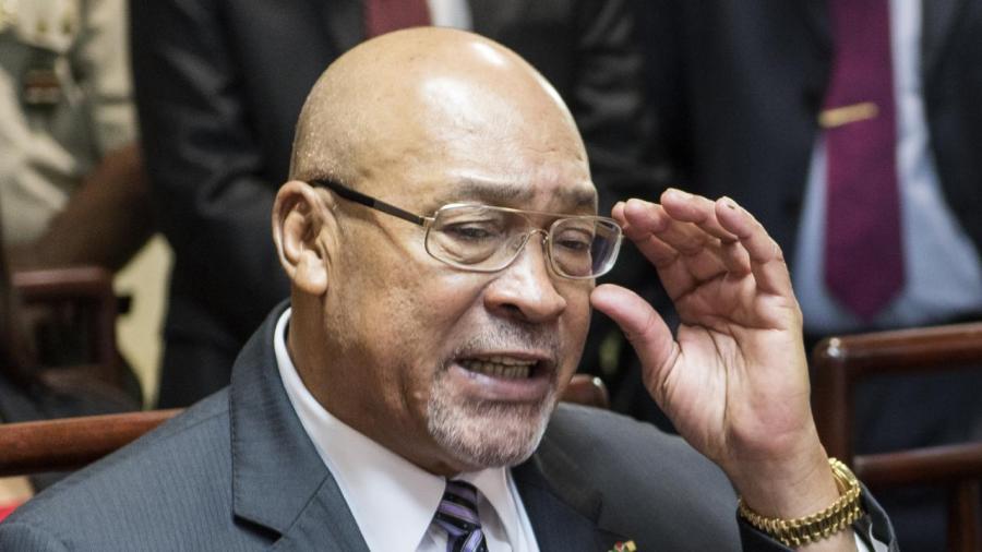 surinaamse-president-bouterse-maakt-vier-nieuwe-ministers-bekend