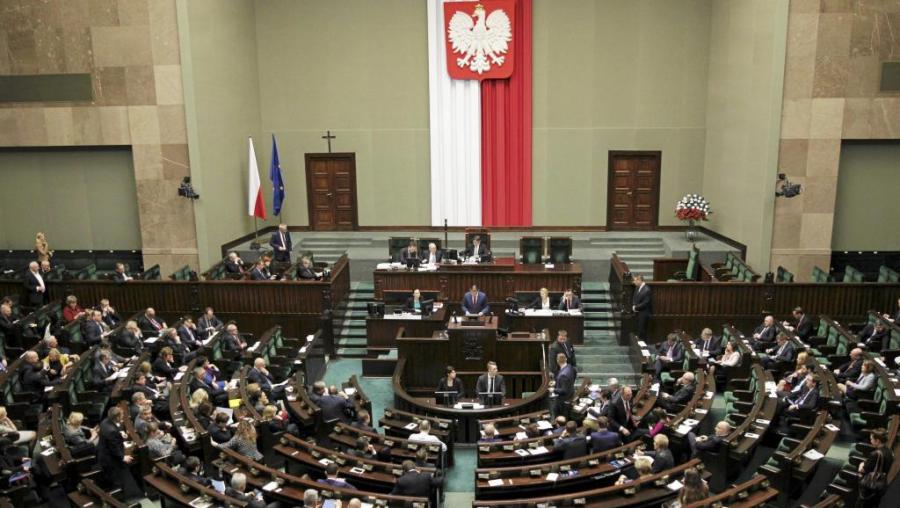 pologne le Tribunal constitutionnel polonais -22T143436Z_1008863467_LR1EBCM14HEML_RTRMADP_3_POLAND-CONSTITUTION-CRISIS_0