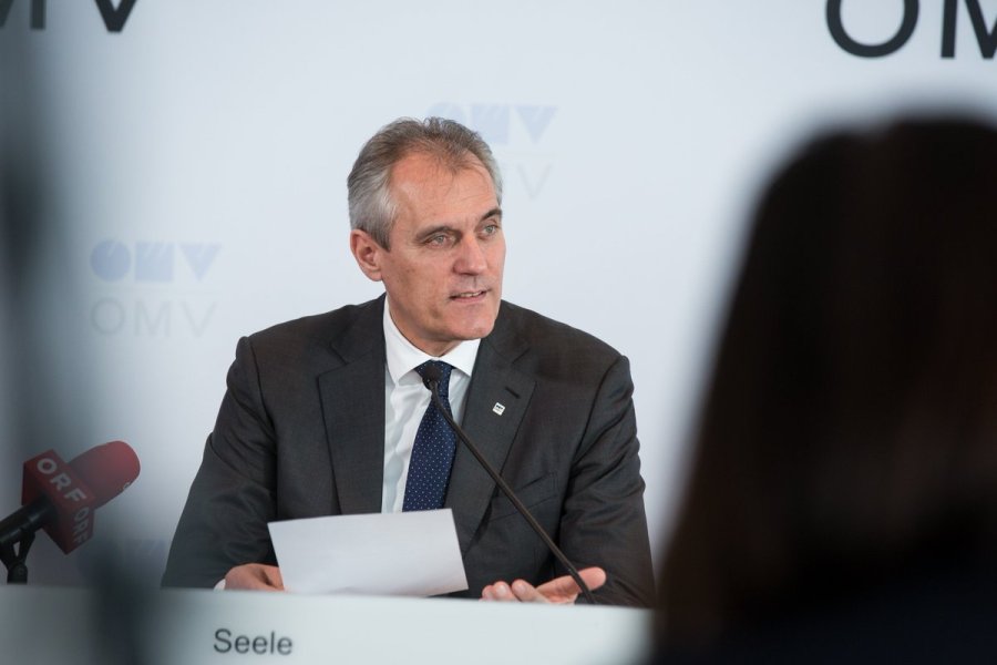 AUTRICHE RUSSIE 50e anniversaire de la coopération entre le groupe énergétique autrichien OMV et le géant russe Gazprom, le PGD d'OMV Rainer Seele DqxlTilXcAI7A0V