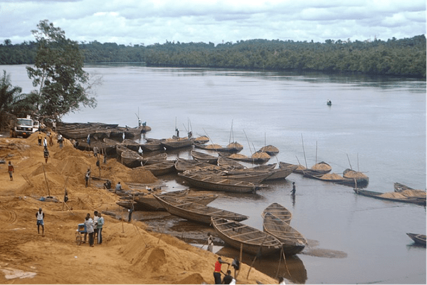 Exploitation de sable en bordure de rivière.file-20190819-123741-f5f7yu