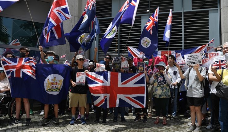 HONG KONG les-manifestants-de-hong-kong-affrontent-la-police-anti-emeute-nouvelles-740x431