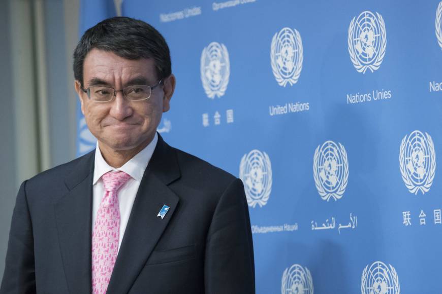 JAPON M. Taro Kono n-plane-a-20171220-870x580