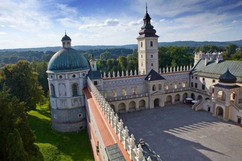 Le château de Krasiczyn dans le sud-est de la Pologne e626d069f4263ee9ec6cf5e5b74eda8e_f61