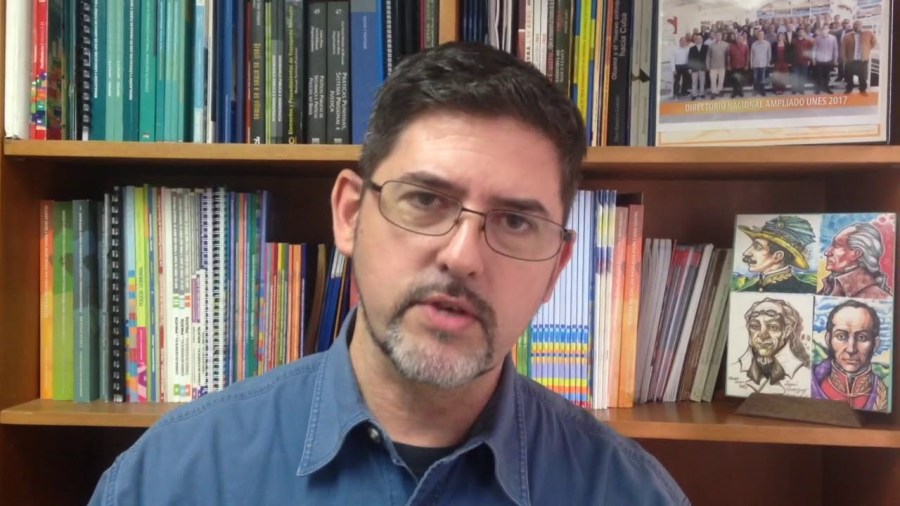 le directeur général du Service national pour le désarmement, Pablo Fernández, maxresdefault