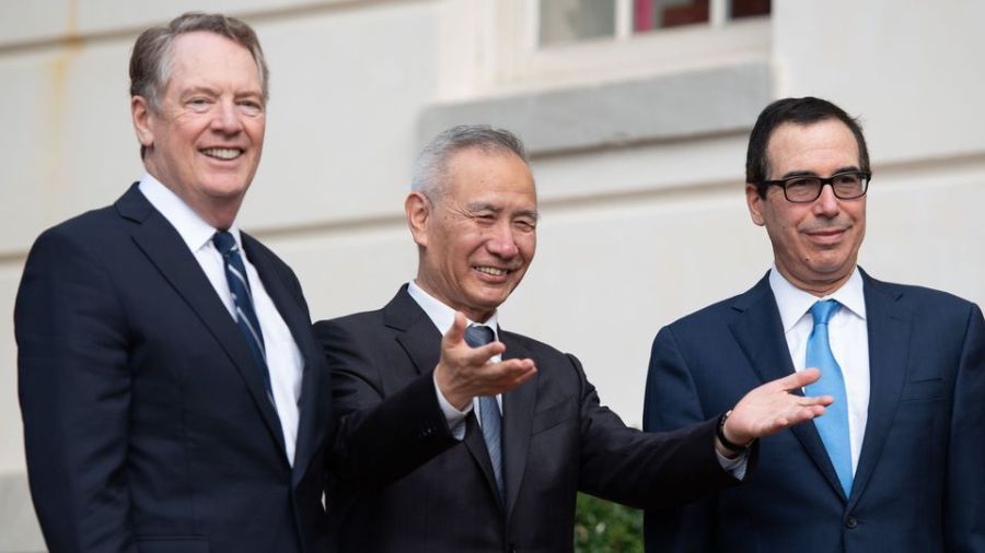 le-representant-americain-au-commerce-robert-lighthizer-le-vice-premier-ministre-chinois-liu-he-et-le-secretaire-americain-au-tresor-steven-mnuchin-a-la-reprise-des-negociations-commerciales-le-10-octobre-2019_6220802