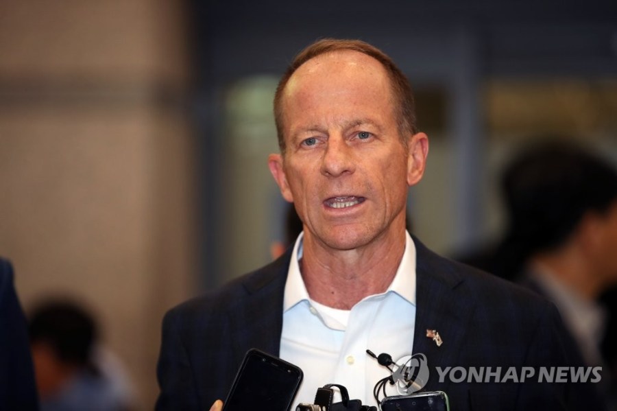 tilwell, nouveau secrétaire d'Etat adjoint américain aux affaires de l'Asie de l'Est et du Pacifique, parle à la presse à son arrivée à l'aéroport international d'Incheon le 16 juillet 2019PYH2019071627340001300_P4