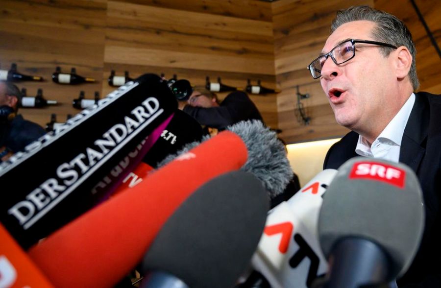 autriche Heinz-Christian Strache annonce sa retraite politique à Vienne, mardi. Photo Joe Klamar. AFP 1256235-000_1kw7i9