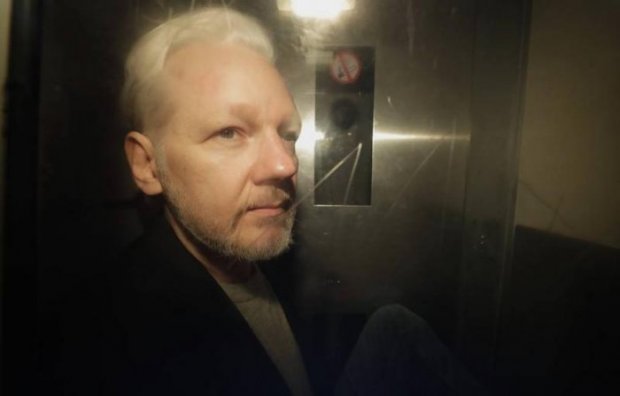 julien assange 000000005099977--0299c-314ee