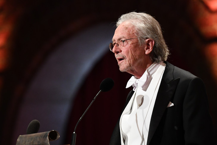 L-ecrivain-autrichien-Peter-Handke-recoit-Nobel-litterature-10-decembre-2019-Stockholm-Suede_0_729_486
