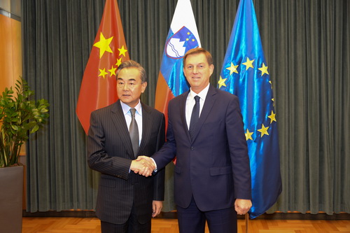 Slovénie Miro Cerar + CHINE W020191218565343945655