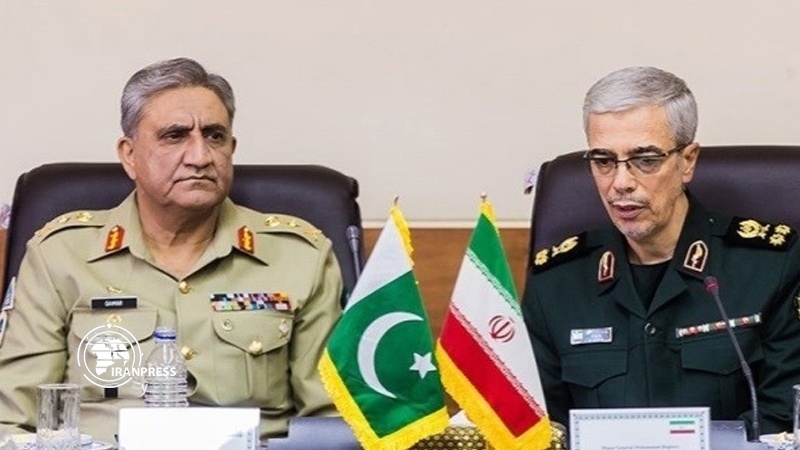 Pakistan Chief of Army Staff (COAS) General Qamar Javed Bajwa (L) Major General Mohammad Bagheri (R) 4bsnb48782542c1jej5_800C450