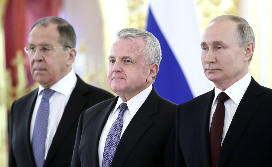 John J. Sullivan (United States) presents his letter of credence to Vladimir Putin. Photo TASS N 24 YZfpDJ4fM60A1spDvkAE5pUBwZAX2y4M