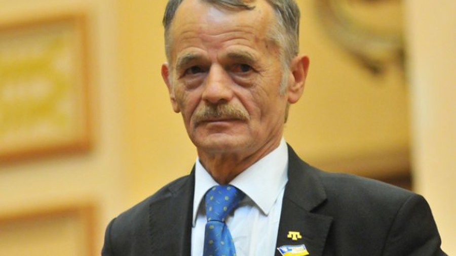 Moustafa Djemilev, né le 13 novembre 1943 à Ay-Serez en Crimée, est l'ancien président du Majlis du peuple tatar de Crimée et un membre du Parlement ukrainien depuis 1998 oU8RDDlIbvSP