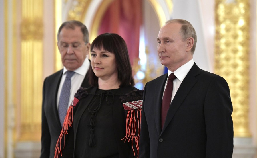 Si'alei van Toor (New Zealand) presents her letter of credence to Vladimir Putin. N 21 AMcxwadV2LmR4Fklp29pAvdujdgqC3AZ