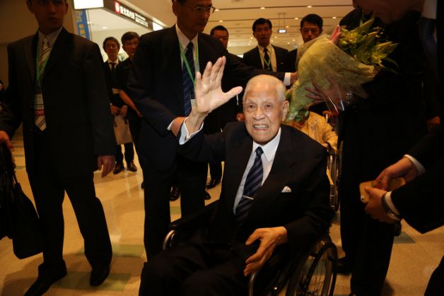 TAIWAN L'ancien président Lee Teng-hui arrive aux îles japonaises d'Okinawa (photo CNA) Lee