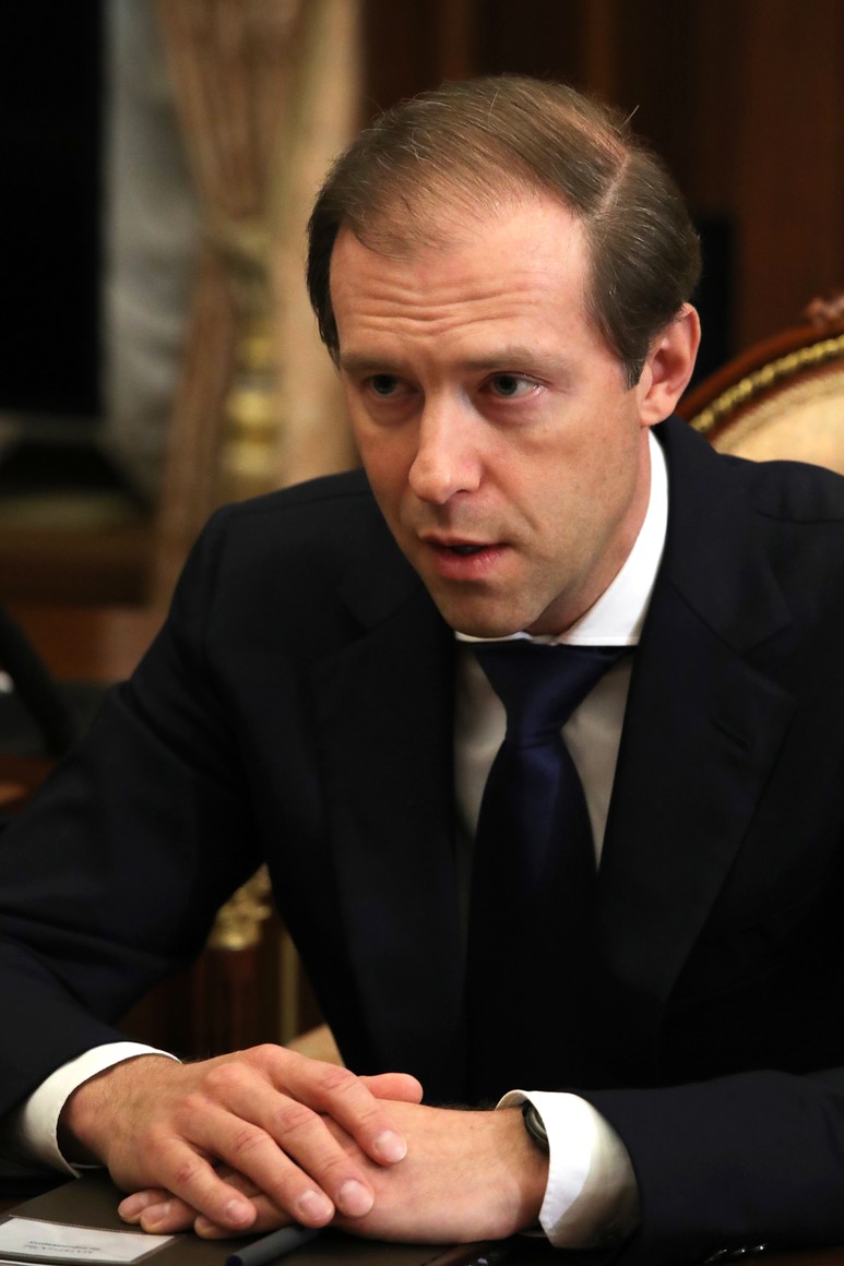 russie 2 SUR 4 Avec le ministre de l'Industrie et du Commerce Denis Manturov. 7fAjZX7Fuiy7givzCuAwXzEhlsfBBXyQ