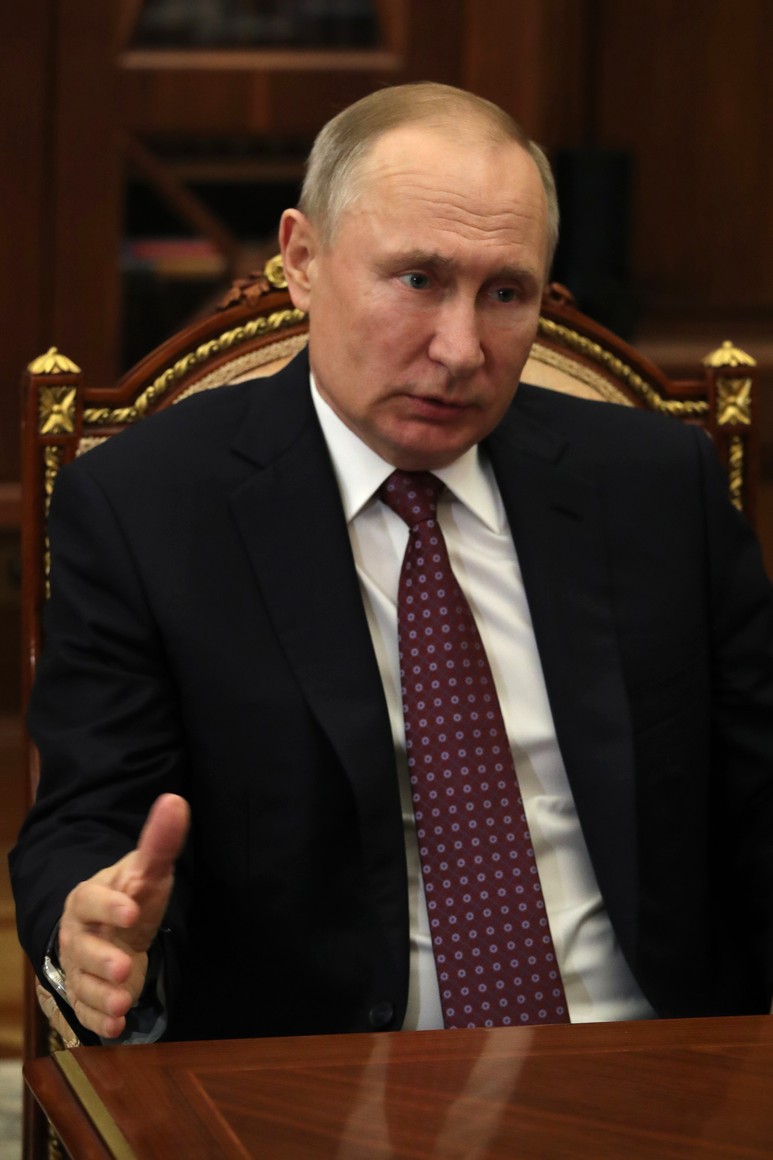 russie 3 SUR 4 Avec le ministre de l'Industrie et du Commerce Denis Manturov. jl0AG0U9rgRuFtIPgM4tbbsmKjM9vxgV