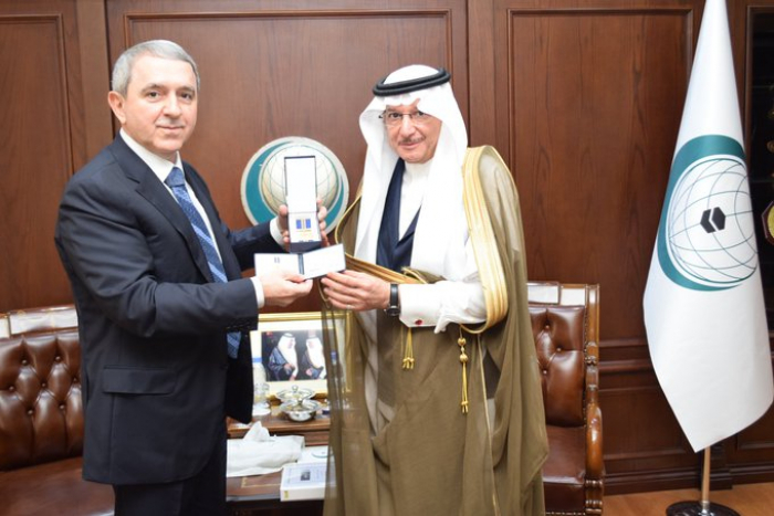 Shahin Abdullayev, ambassadeur de la République d'Azerbaïdjan auprès du Royaume d'Arabie saoudite et Représentant permanent de l'Azerbaïdjan auprès de l'OCI, s'est entretenu le 13 octobre 2019 1Lv-1571121697