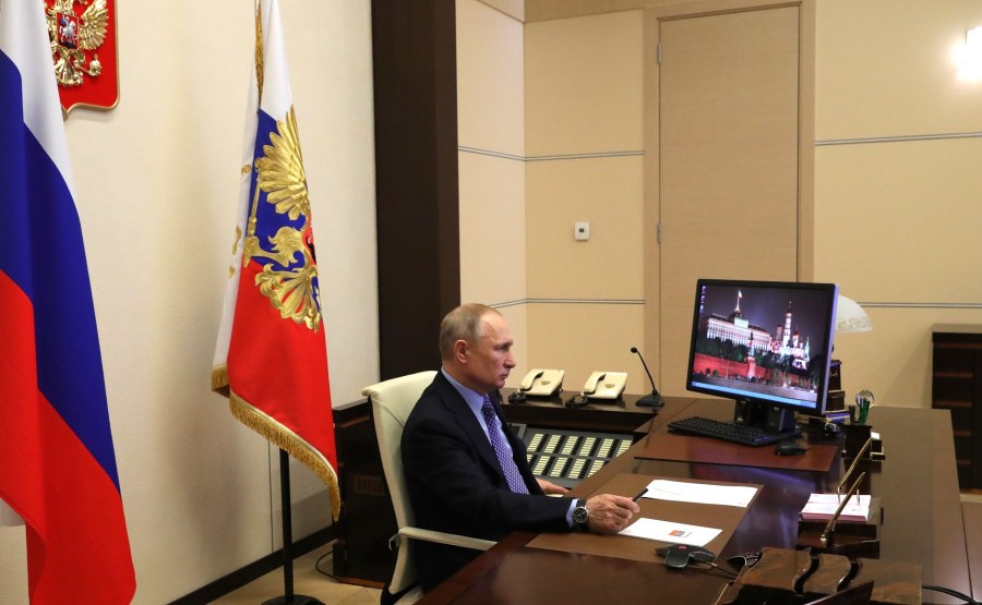 At a meeting with Presidential Plenipotentiary Envoys to the federal districts. PH 2 SUR 2 wqi2oQvZe3kUW6LPHASK9kj96NpI9hvj