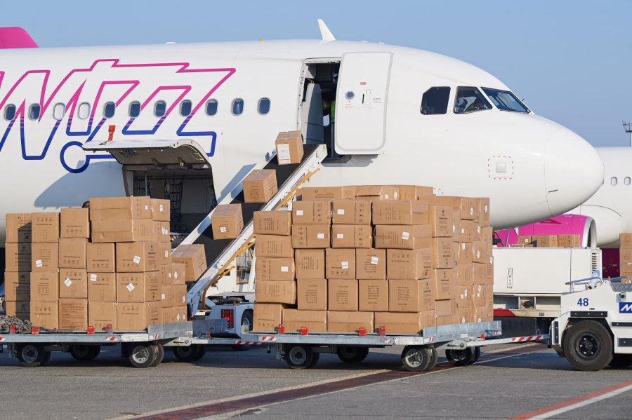 Hongrie nouvelle livraison de matériel médical en provenance de Chine 2020.04.04-szijjarto-fb