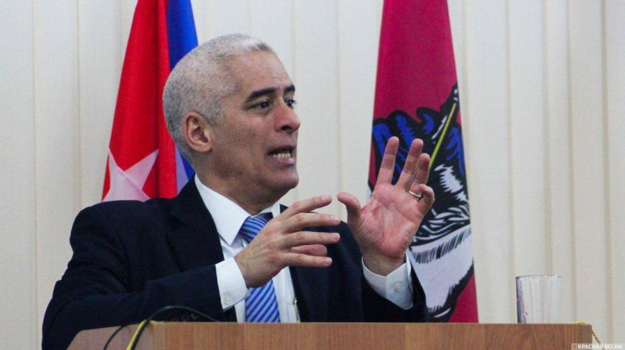 l'Ambassadeur de Cuba Gerardo Penalver Portal 23a0ee60fc69