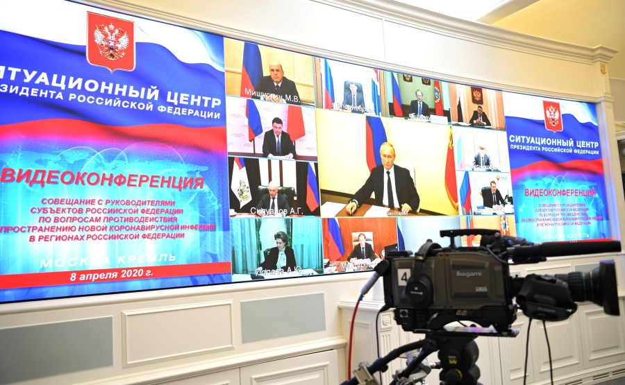 RUSSIE PH 6 SUR 10 Lors de la réunion avec les chefs régionaux sur la lutte contre la propagation du coronavirus en Russie. yfuQn9EYKxnEr4iyLqSu7V0UN9lzbaAL