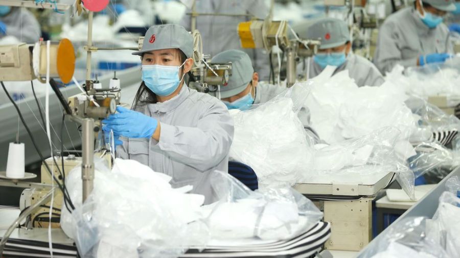 une-usine-de-fabrication-de-masques-en-chine-le-12-fevrier-2020_6249324