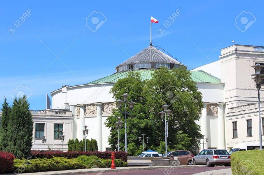 59171072-varsovie-pologne-19-juin-2016-vue-extérieure-du-bâtiment-du-parlement-sejm-à-varsovie-pologne-varsovie-est