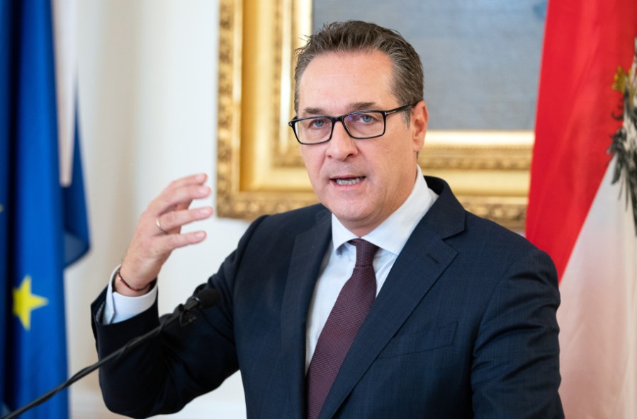 et Heinz-Christian Strache. b64f280f7f6c24127d3151ba76e91