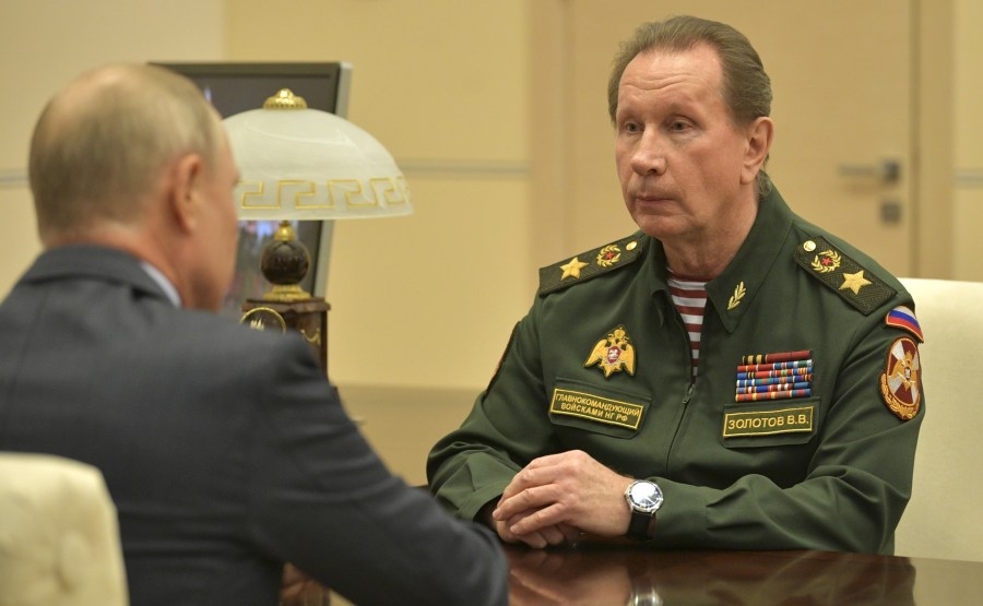 RUSSIE 2 SUR 3 MAI 2020 Avec le directeur du Service fédéral des troupes de la garde nationale Viktor Zolotov. 3ZLL3Nzz4GNCcg3Rvpi1K5DNHAAEPRIa